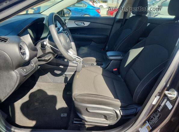 3KPF24AD4PE554608 2023 KIA FORTE Charcoal Widok wnętrza z przodu
