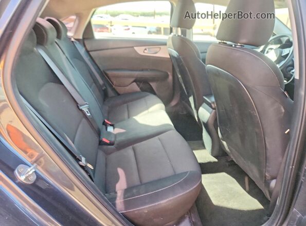 3KPF24AD4PE554608 2023 KIA FORTE Charcoal Widok tylnych siedzeń