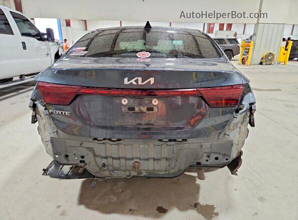 3KPF24AD4PE568718 2023 KIA FORTE Gray Widok z tyłu