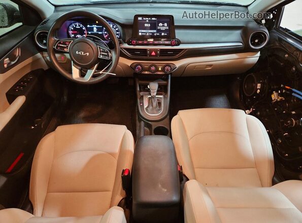 3KPF24AD4PE568718 2023 KIA FORTE Gray Widok deski rozdzielczej