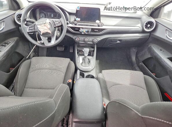 3KPF24AD4PE597054 2023 KIA FORTE White Widok deski rozdzielczej