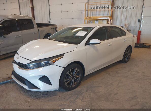 3KPF24AD4PE607825 2023 KIA FORTE White Przód lewy