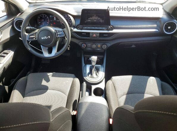 3KPF24AD4PE625094 2023 KIA FORTE Red Vista del salpicadero