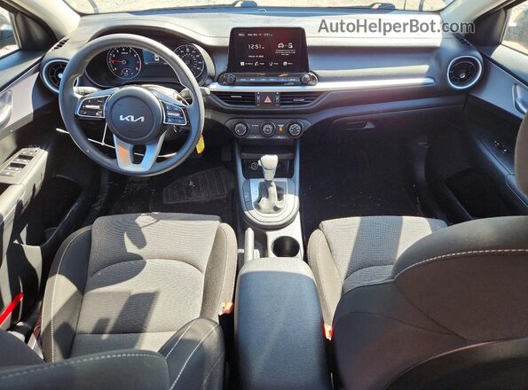 3KPF24AD4RE819420 2024 KIA FORTE Черный Вид панели приборов