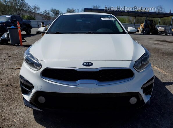 3KPF24AD5ME391351 2021 KIA FORTE Белый Вид спереди