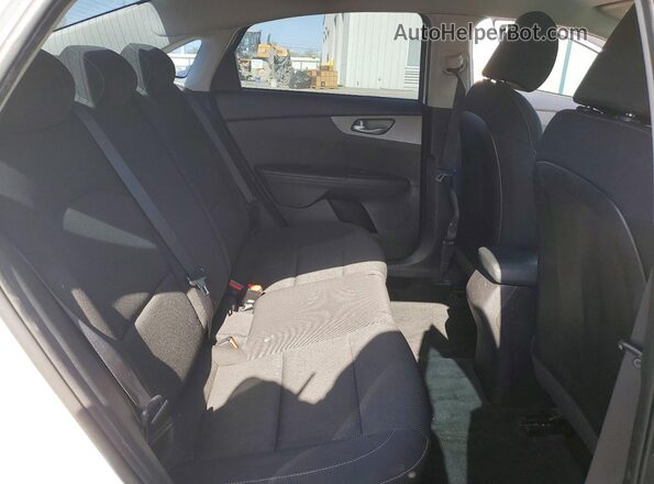 3KPF24AD5ME391351 2021 KIA FORTE Белый Вид задних сидений