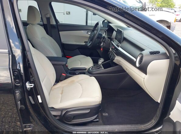 3KPF24AD5NE438718 2022 KIA FORTE Черный Вид салона спереди