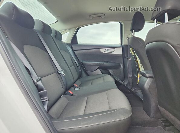3KPF24AD5PE506440 2023 KIA FORTE Белый Вид задних сидений