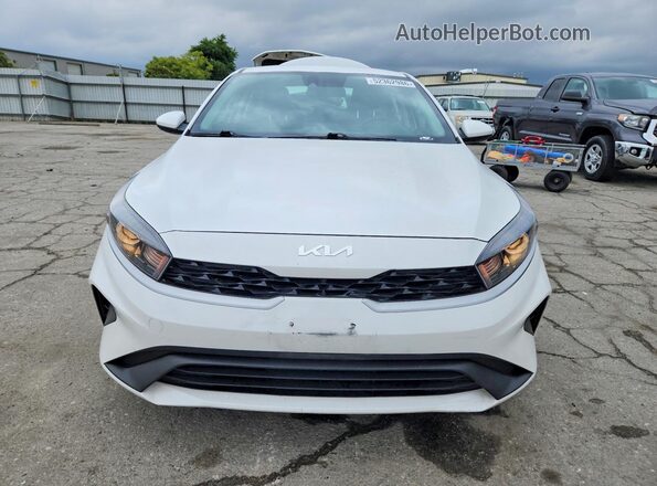 3KPF24AD5PE506440 2023 KIA FORTE Белый Вид спереди