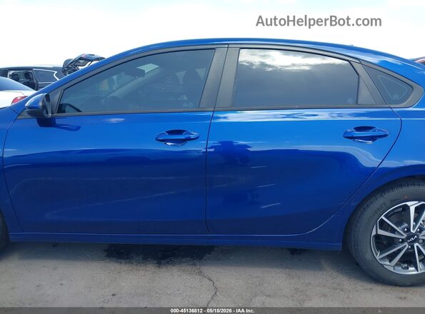 3KPF24AD5PE555198 2023 KIA FORTE Blue Widok wnętrza 360 stopni
