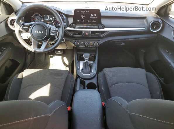 3KPF24AD5RE719987 2024 KIA FORTE Charcoal Vista del salpicadero