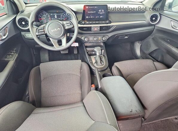 3KPF24AD5RE723554 2024 KIA FORTE White Vista del salpicadero