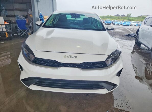 3KPF24AD5RE723554 2024 KIA FORTE White Vista frontal