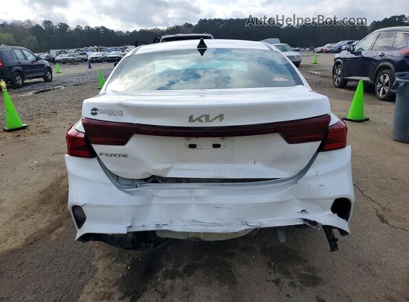 3KPF24AD5RE769787 2024 KIA FORTE White Widok z tyłu