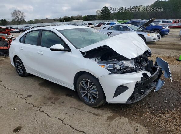 3KPF24AD5RE769787 2024 KIA FORTE White Przód prawy