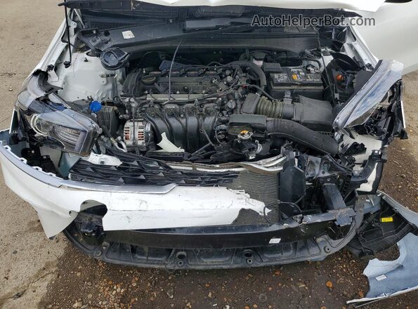 3KPF24AD5RE769787 2024 KIA FORTE White Widok wnętrza z tyłu