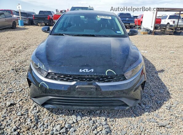 3KPF24AD5RE796780 2024 KIA FORTE Black Widok z przodu