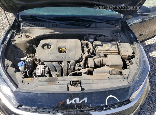 3KPF24AD5RE796780 2024 KIA FORTE Black Widok wnętrza z tyłu