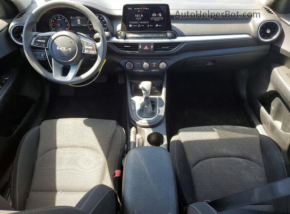 3KPF24AD5RE796780 2024 KIA FORTE Black Widok deski rozdzielczej