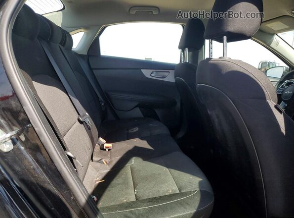 3KPF24AD5RE796780 2024 KIA FORTE Black Widok tylnych siedzeń