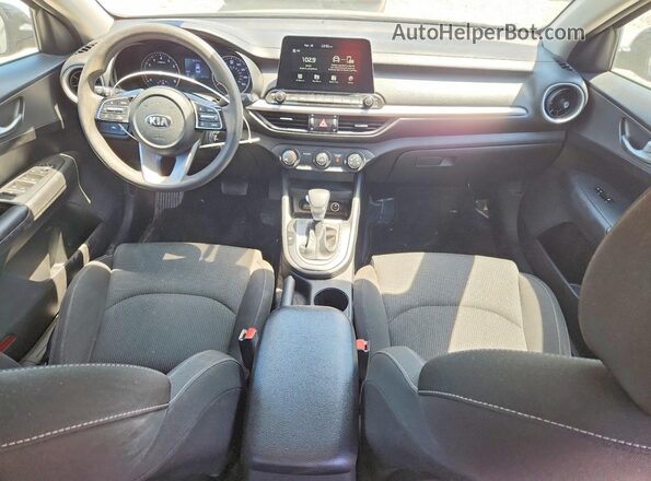 3KPF24AD6ME266875 2021 KIA FORTE Черный Вид панели приборов