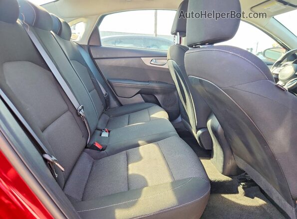 3KPF24AD6RE736300 2024 KIA FORTE Красный Вид задних сидений