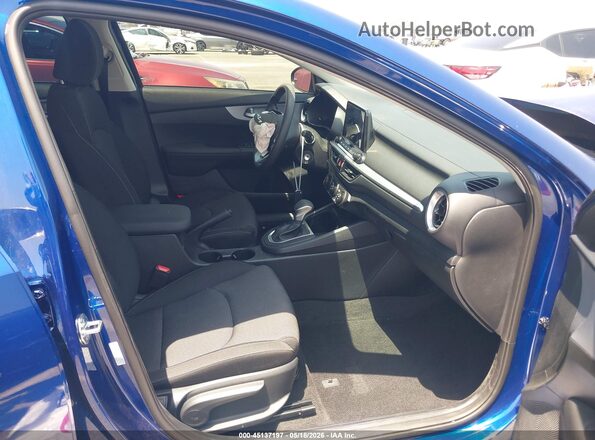3KPF24AD6RE818754 2024 KIA FORTE Синий Вид салона спереди