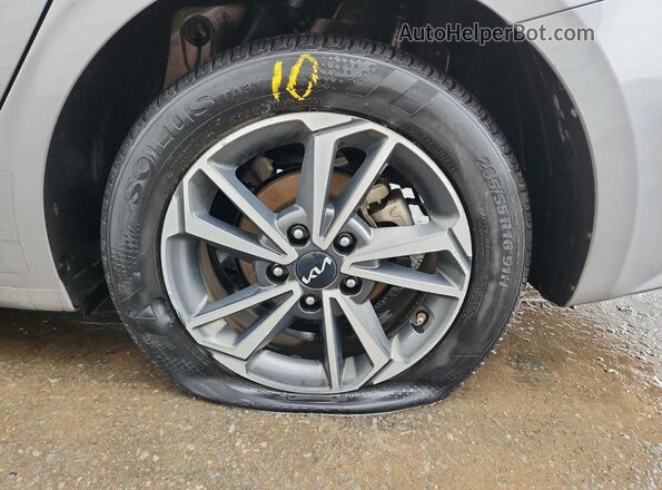 3KPF24AD7PE526432 2023 KIA FORTE Silver 