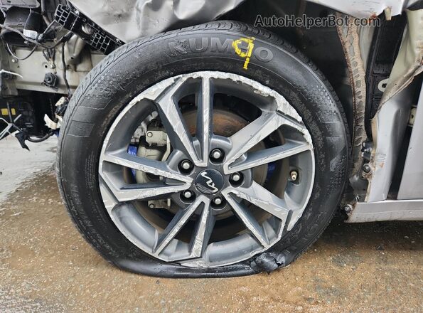 3KPF24AD7PE526432 2023 KIA FORTE Silver 