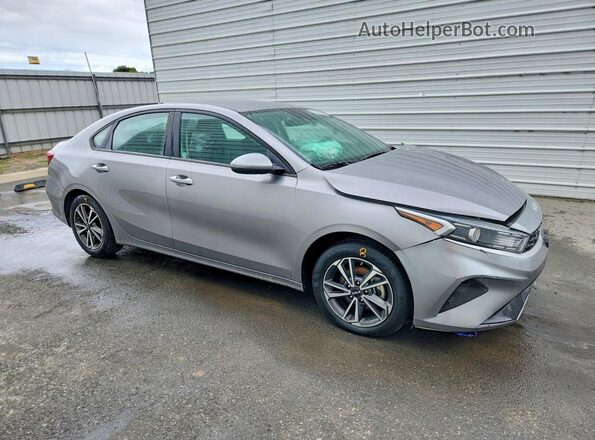3KPF24AD7PE526432 2023 KIA FORTE Silver Delantero derecho