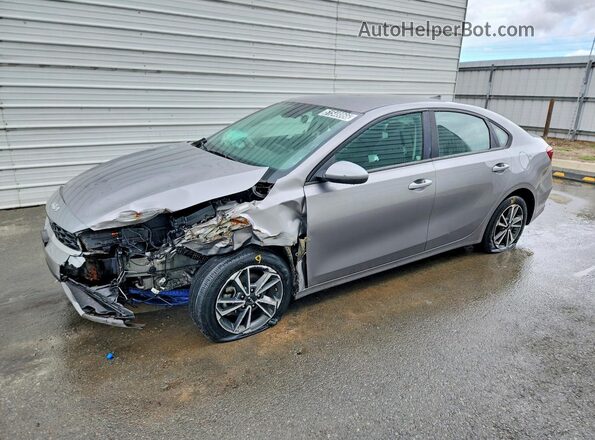 3KPF24AD7PE526432 2023 KIA FORTE Silver Vista tres cuartos delantera izquierda