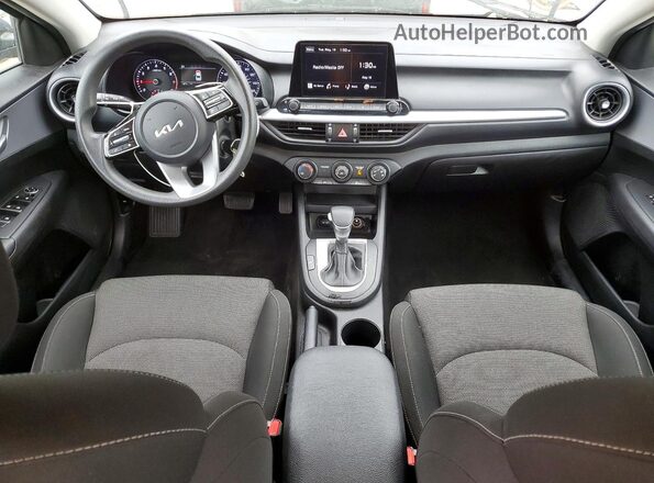 3KPF24AD7PE634422 2023 KIA FORTE Серый Вид панели приборов