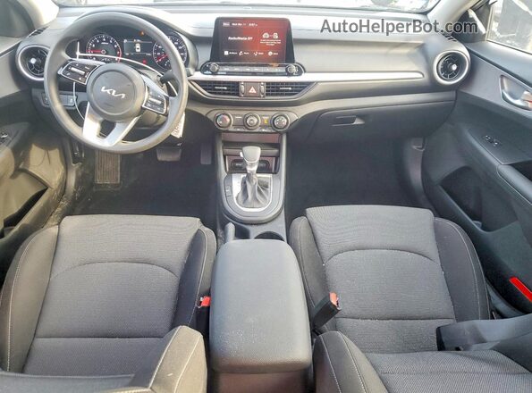 3KPF24AD7RE709929 2024 KIA FORTE Серый Вид панели приборов