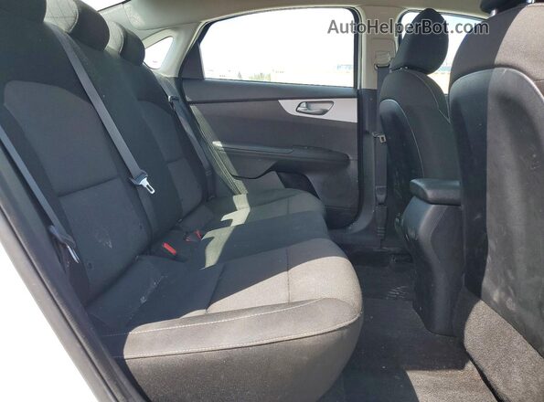 3KPF24AD7RE826765 2024 KIA FORTE Белый Вид задних сидений