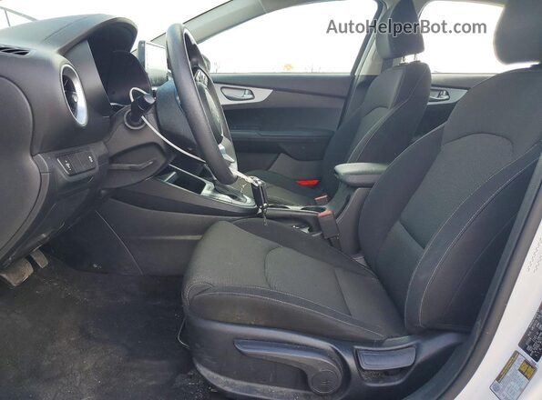 3KPF24AD7RE826765 2024 KIA FORTE Белый Вид салона спереди