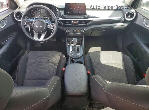 3KPF24AD7RE826765 2024 KIA FORTE Белый Вид панели приборов