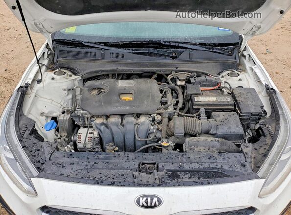 3KPF24AD8ME265811 2021 KIA FORTE White Вид задньої частини салону