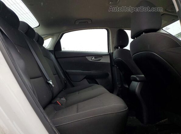 3KPF24AD8ME265811 2021 KIA FORTE White Вид задніх сидінь