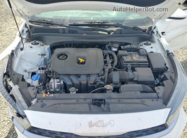 3KPF24AD8PE525869 2023 KIA FORTE Белый Вид задней части салона