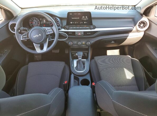 3KPF24AD8PE586039 2023 KIA FORTE Серый Вид панели приборов