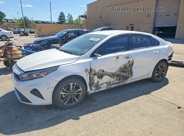 3KPF24AD8RE706151 2024 KIA FORTE White წინა მარცხენა ხედი სამი მეოთხედიდან