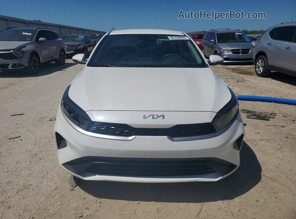 3KPF24AD8RE719823 2024 KIA FORTE White Вид спереду