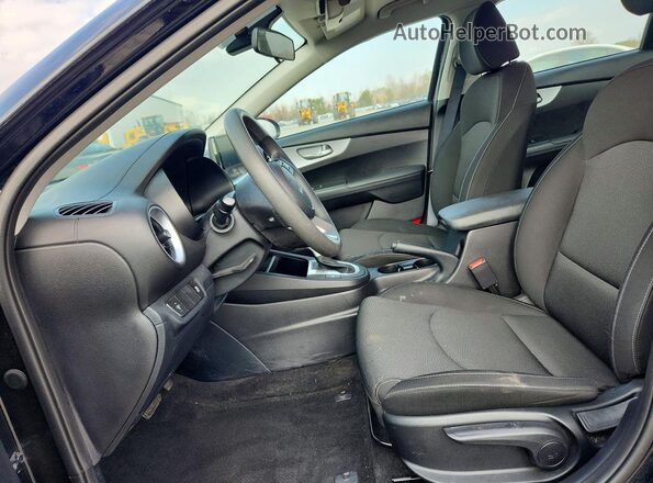3KPF24AD8RE806492 2024 KIA FORTE Черный Вид салона спереди