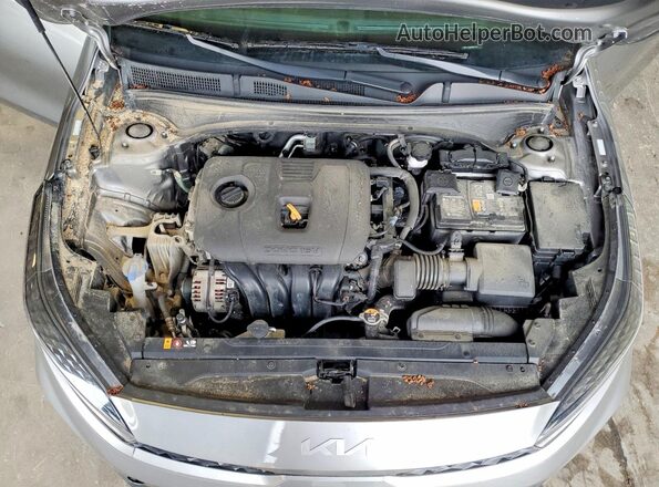 3KPF24AD8RE841419 2024 KIA FORTE Silver Widok wnętrza z tyłu