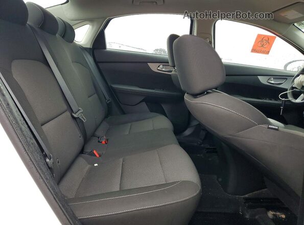 3KPF24AD9RE710385 2024 KIA FORTE Белый Вид задних сидений