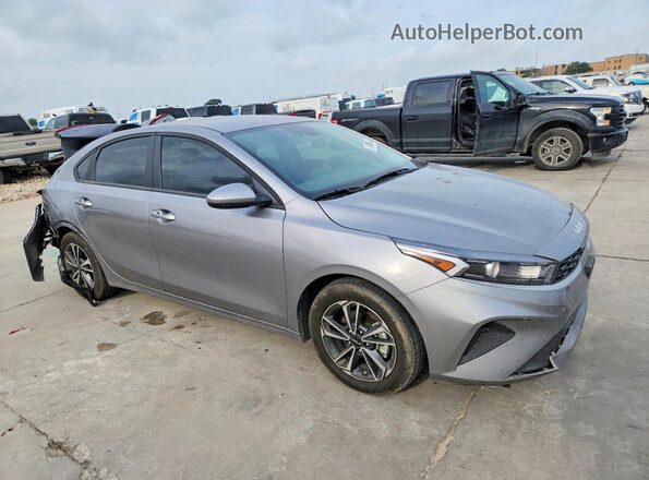 3KPF24AD9RE793574 2024 KIA FORTE Серебряный Передняя правая четверть