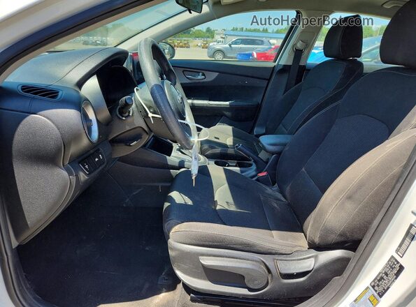 3KPF24ADXKE040500 2019 KIA FORTE Белый Вид салона спереди