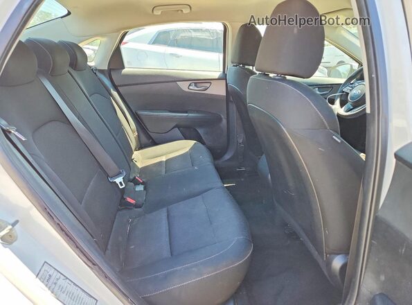 3KPF24ADXKE040500 2019 KIA FORTE Белый Вид задних сидений