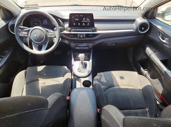3KPF24ADXKE040500 2019 KIA FORTE Белый Вид панели приборов
