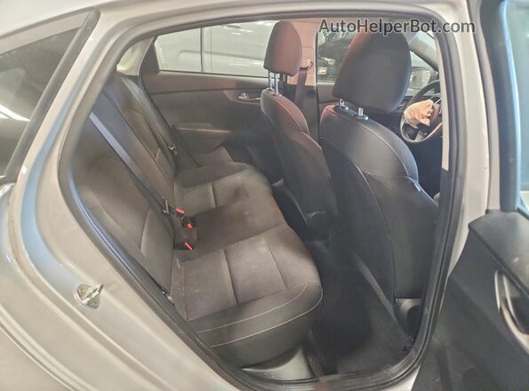 3KPF24ADXLE247888 2020 KIA FORTE Silver Вид задніх сидінь